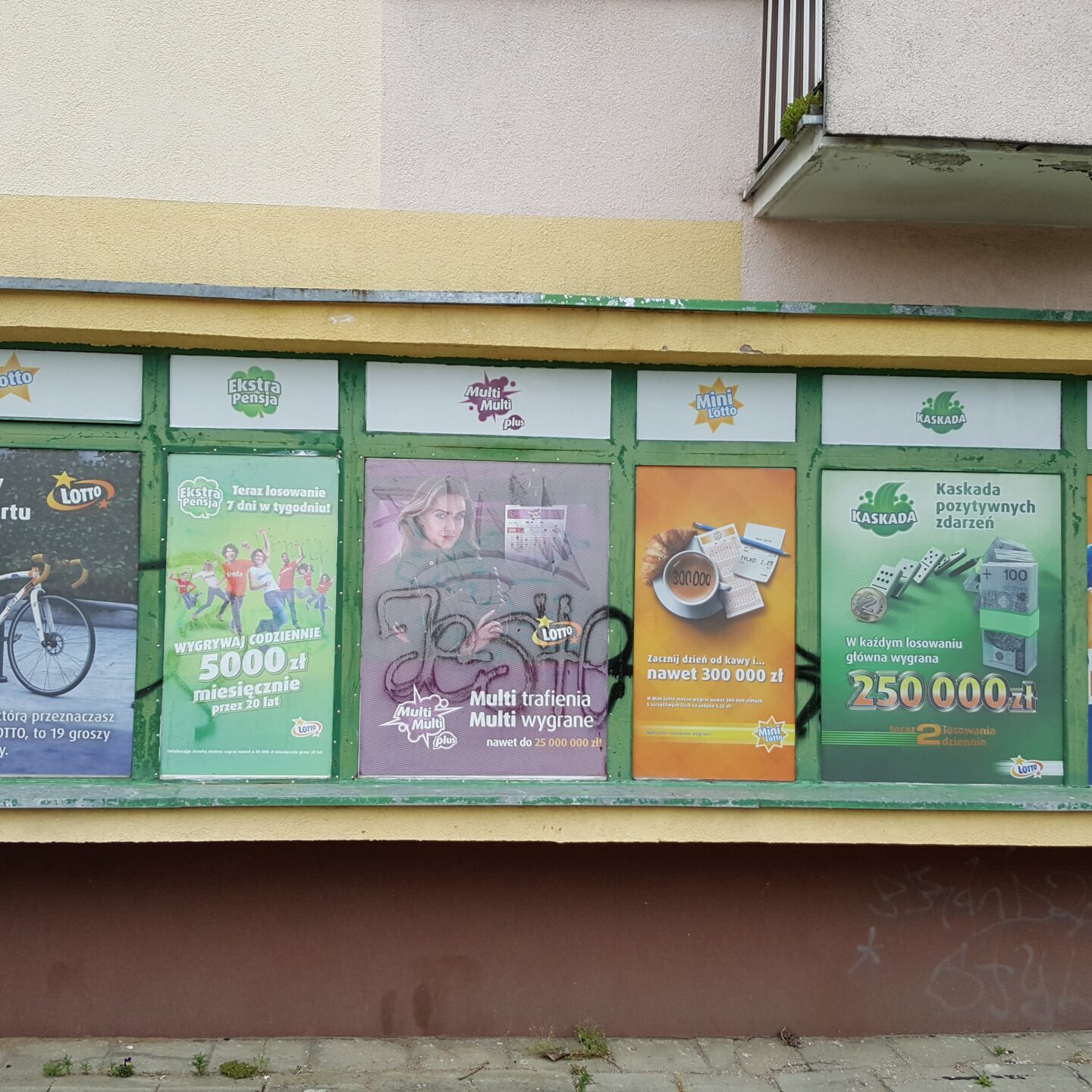 oklejanie witryn szyb sklepów i punktów handlowych dla lotto, agencja reklamowa krantom.PL