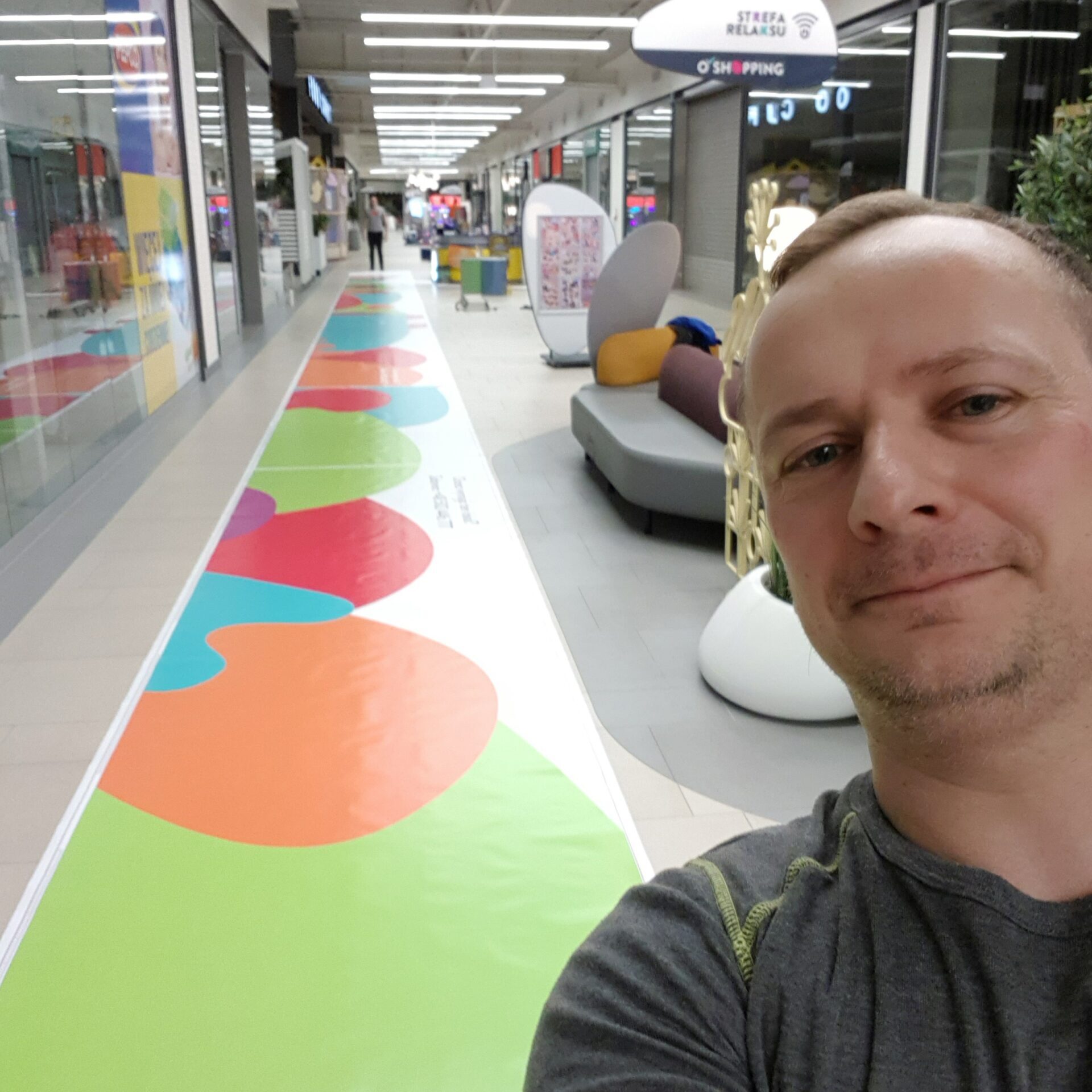 oklejanie sklepów galerii handlowych Szczecin, agencja reklamowa i drukarnia krantom.PL