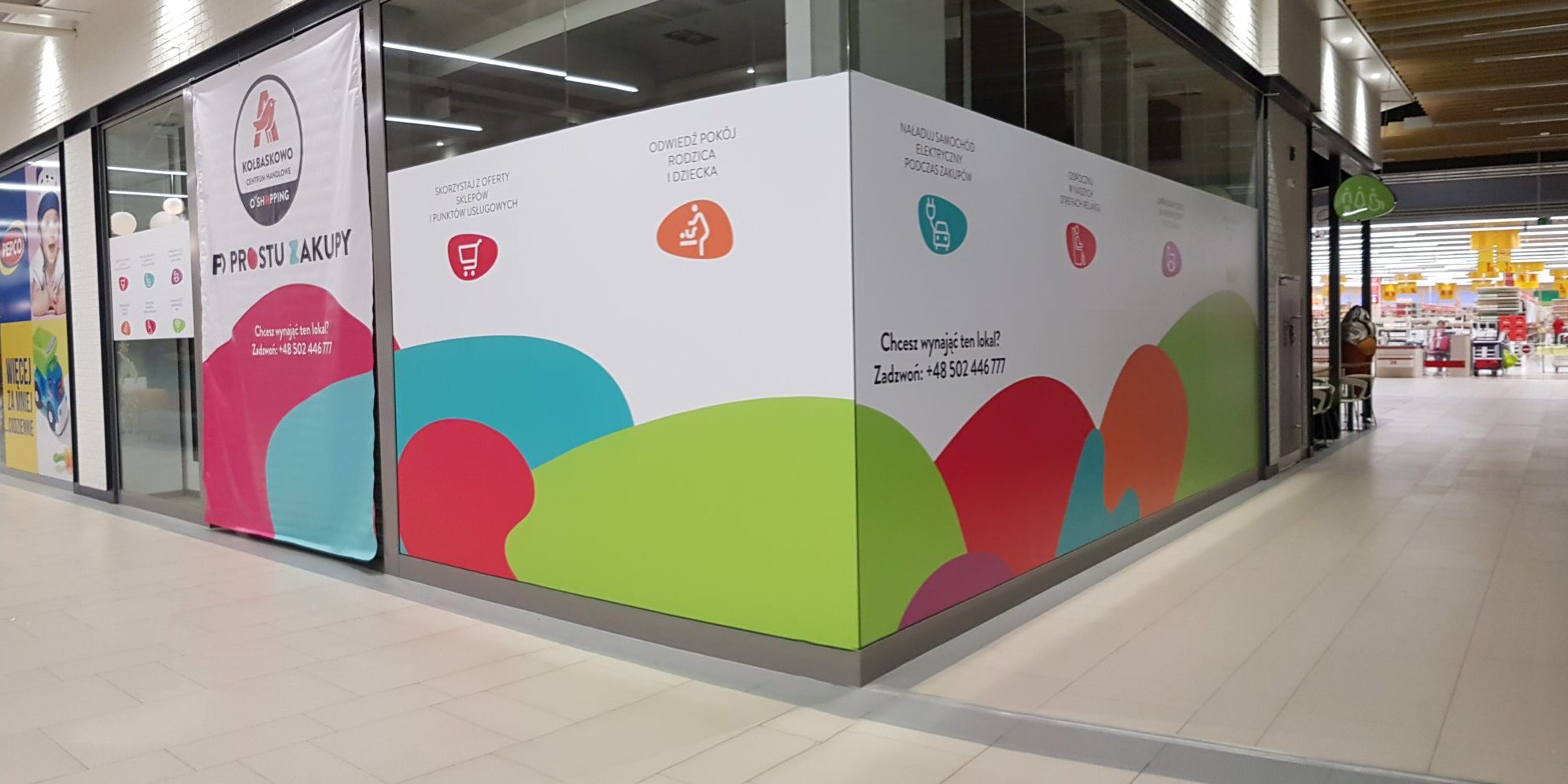 oklejanie galerii handlowych, oklejanie witryn handlowych Realizujemy produkcję reklam wielkoformatowych zewnętrznych i wewnątrz obiektów handlowych, sklepów, szyb, ścian, fasad.