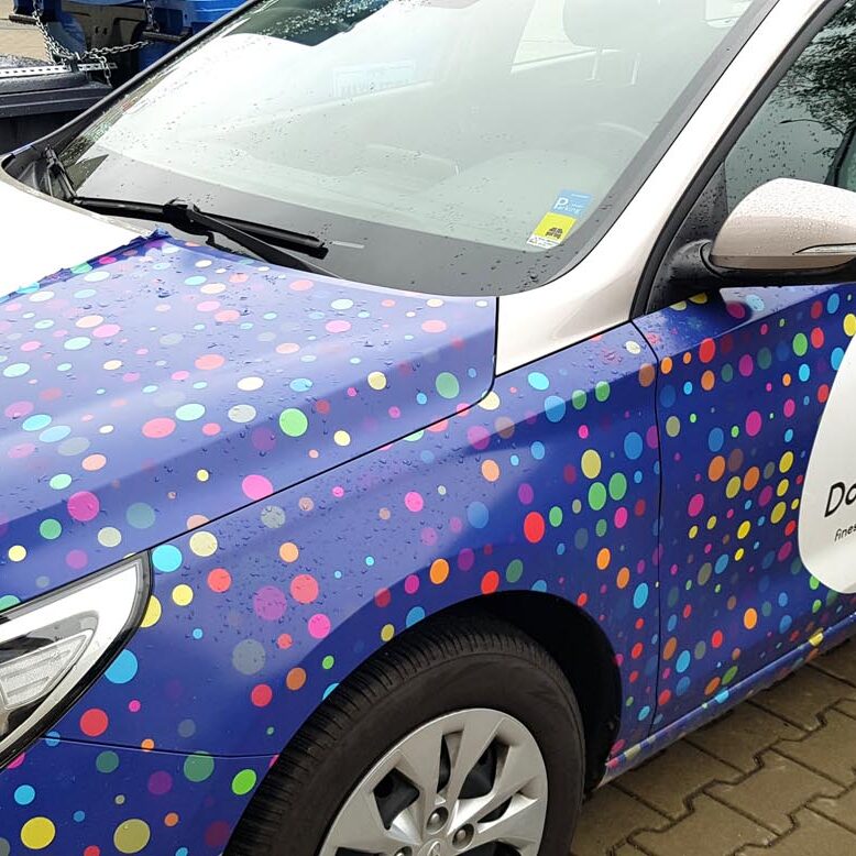 krantom.PL agencja reklamowa Szczecin - demontaż folii reklamowych z samochodu firmowego