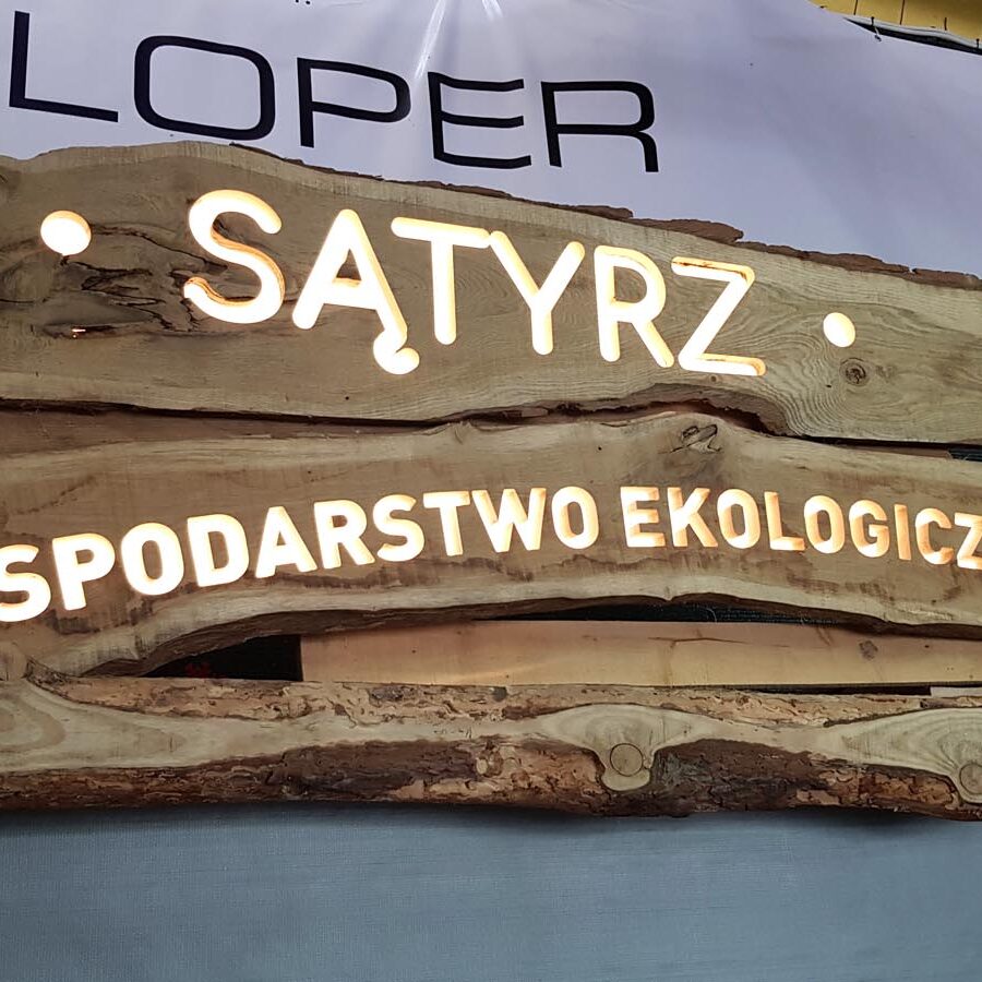 krantom.PL agencja reklamowa Szczecin - frezowanie napisów w deskach